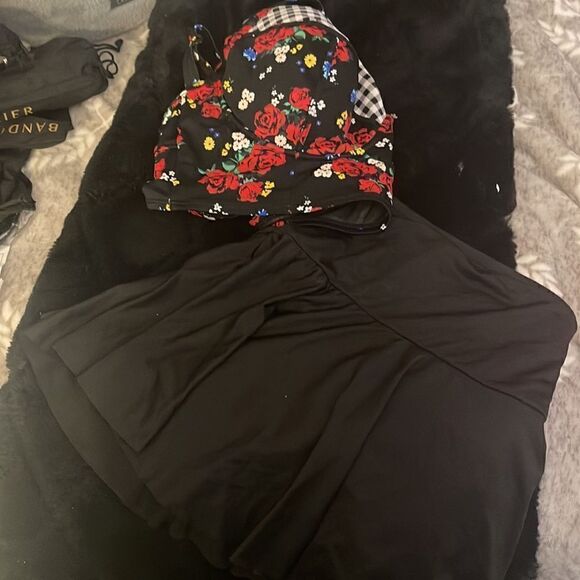 Torrid pinup girl roses gingham  halter bikini w skirted bottom - Picture 4 of 5